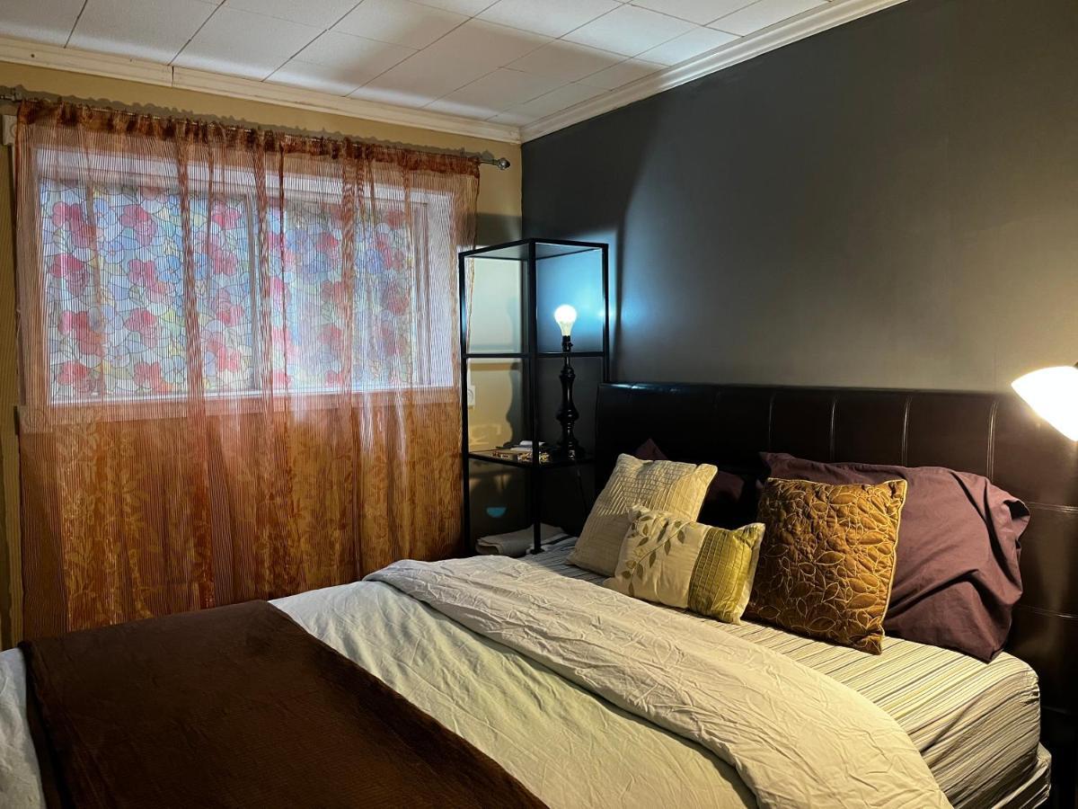 Beautiful Room Close Airport! YYC 외부 사진