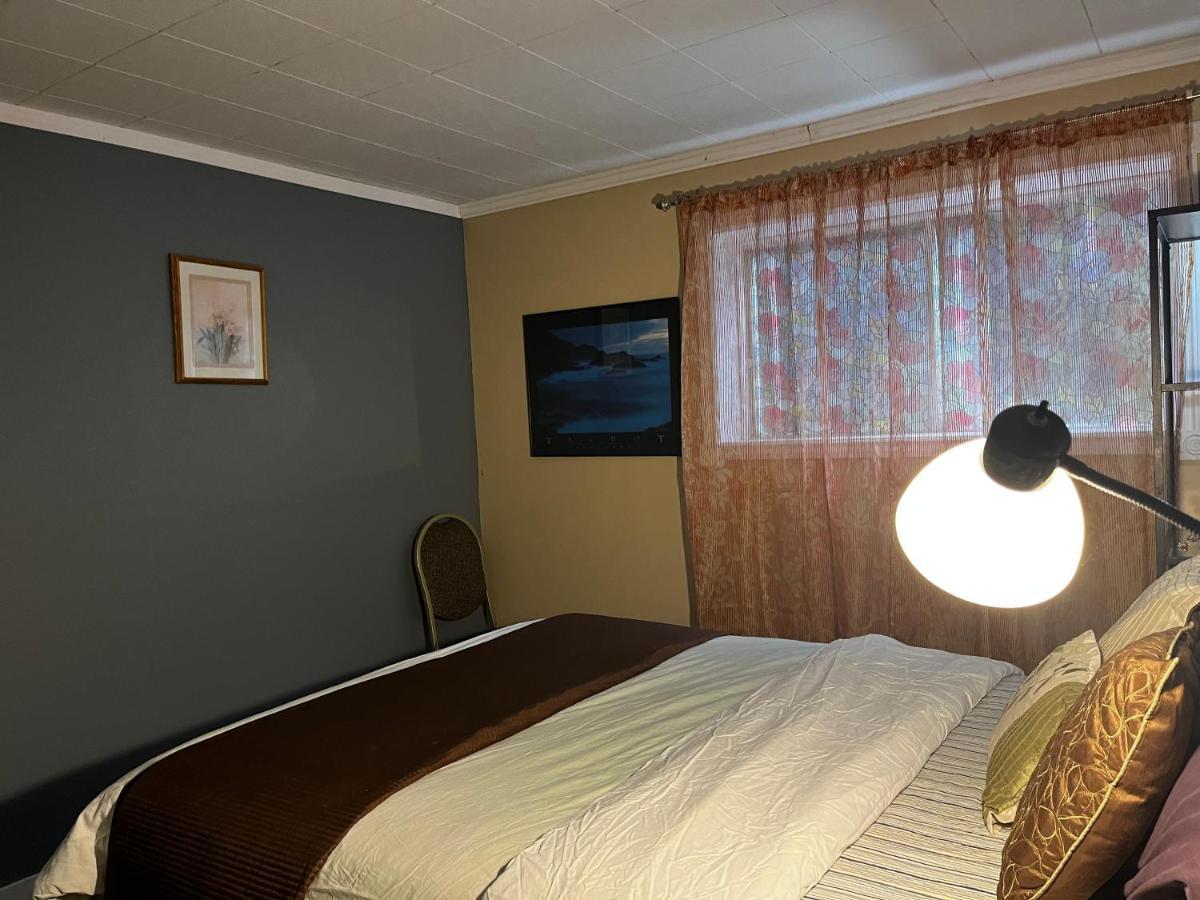 Beautiful Room Close Airport! YYC 외부 사진