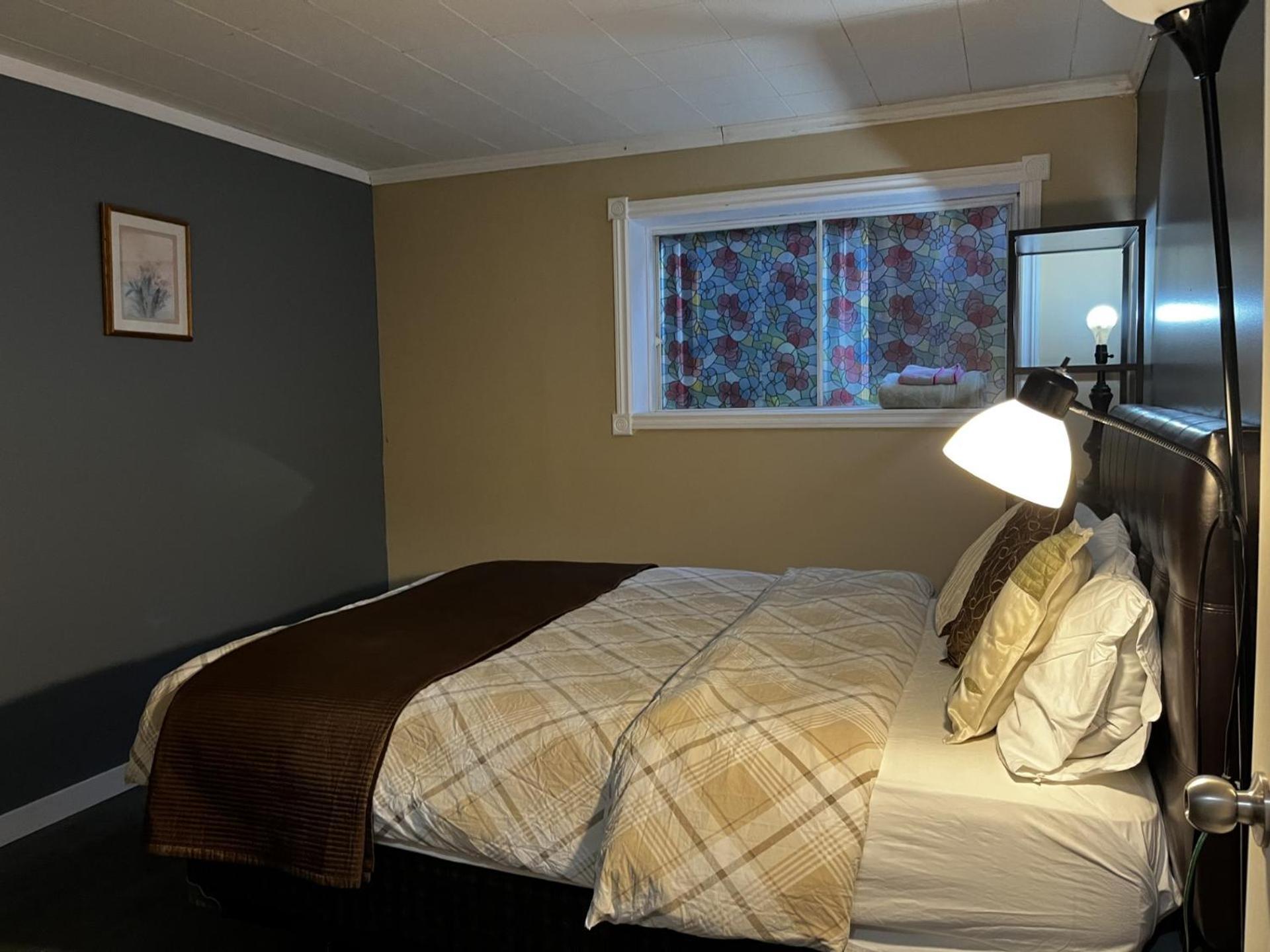 Beautiful Room Close Airport! YYC 외부 사진