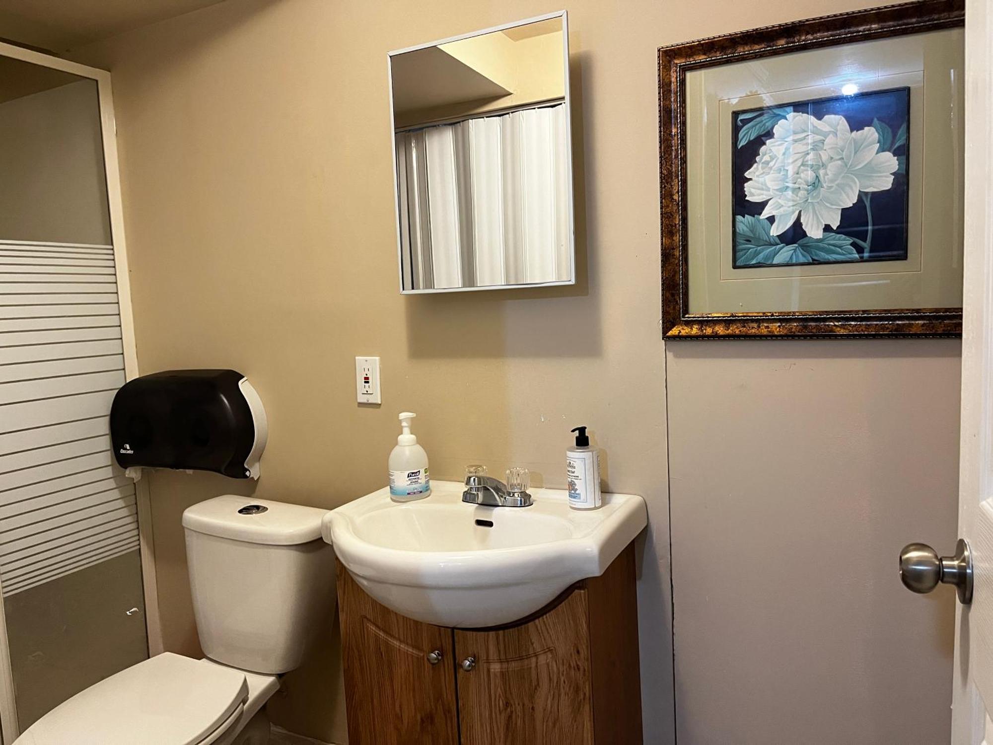 Beautiful Room Close Airport! YYC 외부 사진