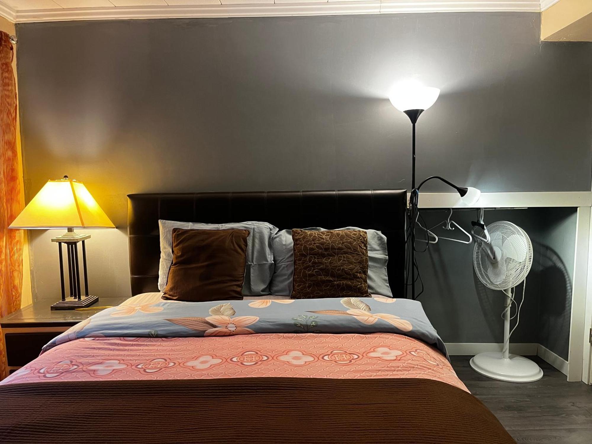 Beautiful Room Close Airport! YYC 외부 사진
